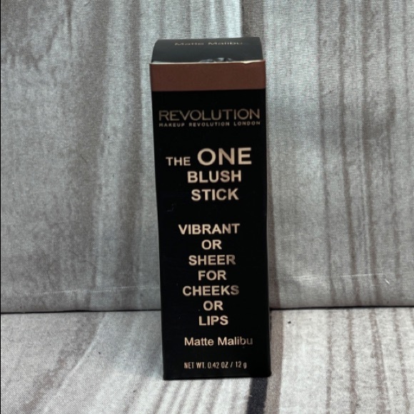 Revolution The One Blush Stick Vibrant Or Sheer - Picture 1 of 3